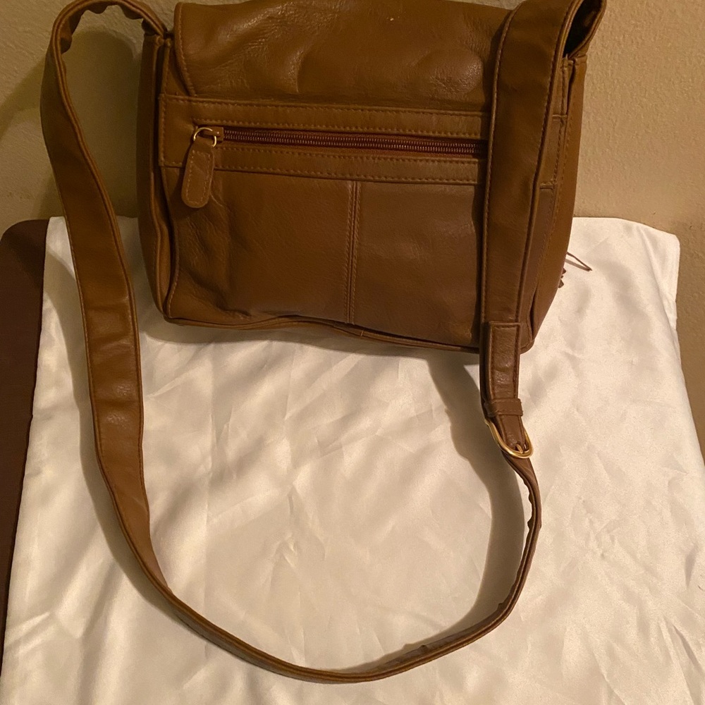 Laura Scott - image 3